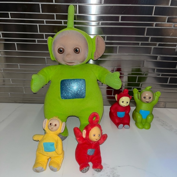 7 adorable teletubbies. Includes plush and plastic teletubbies! And plastic toy. - Picture 3 of 16